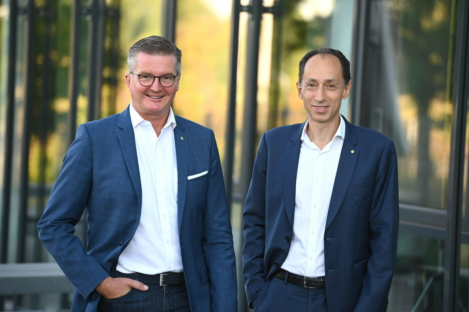 Michael Wiener, CEO von Der Grüne Punkt (l), und Laurent Auguste, CEO von Circular Resources, wollen die Kreislaufwirtschaft mit Kunststoffverpackungen voran treiben.
