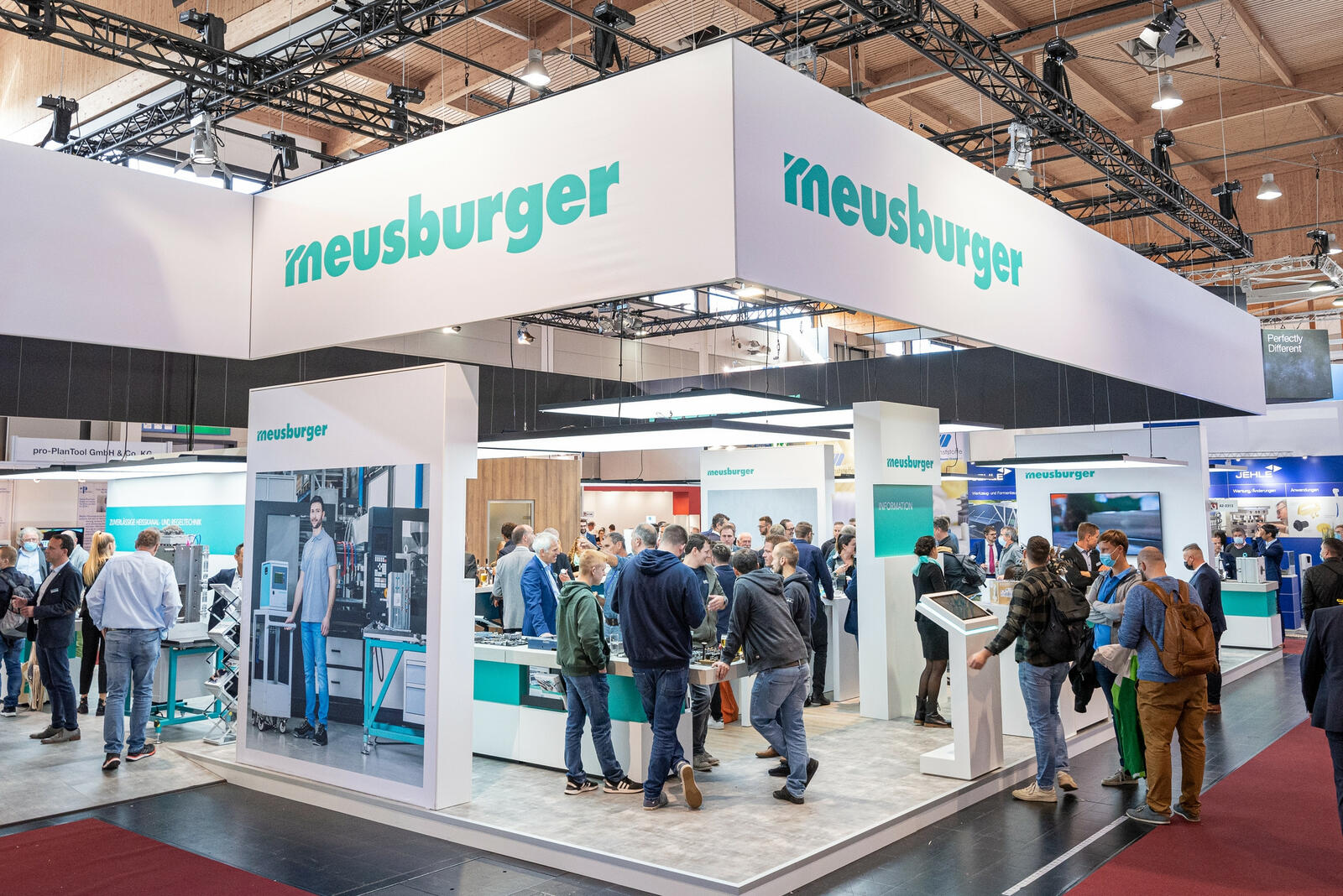 Meusburger präsentiert sein umfangreiches Sortiment unter anderem in den Bereichen Formaufbauten und Heißkanaltechnik auf der K-Messe 2022.