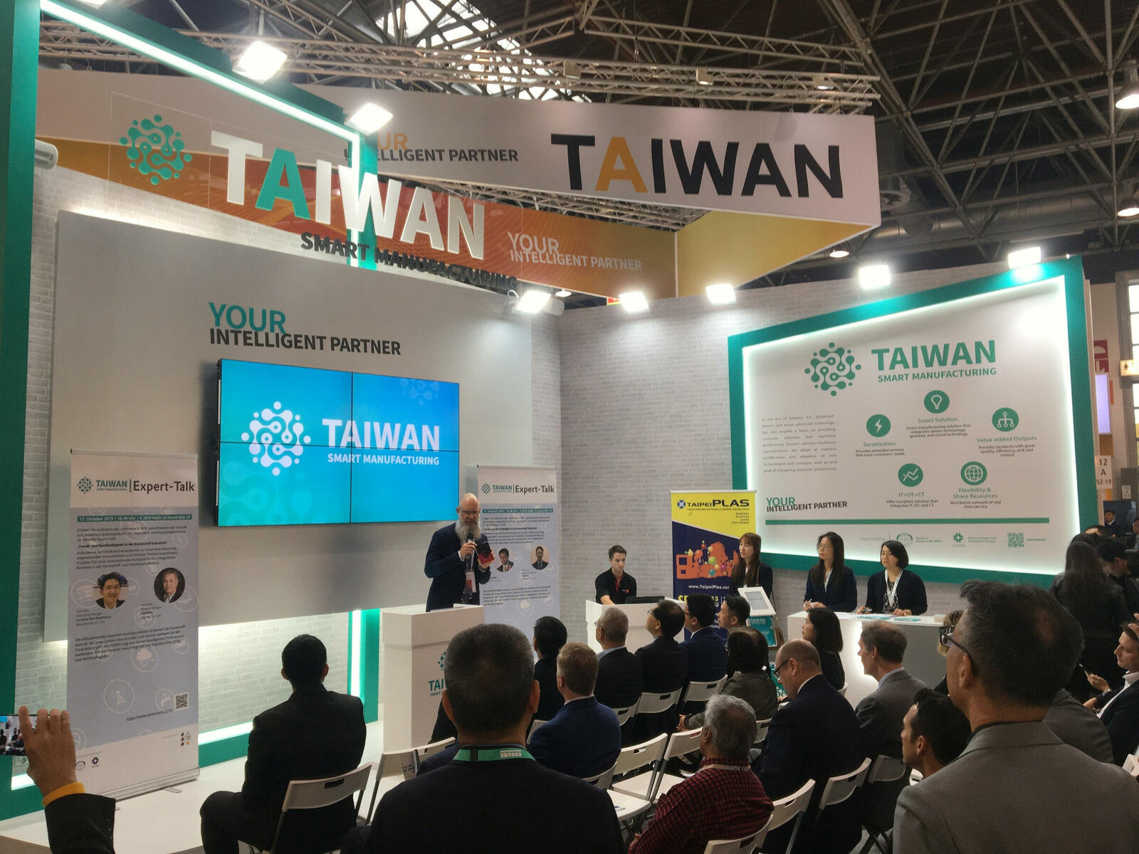 Fünf taiwanesische Unternehmen präsentierten bei der Veranstaltung von Taitra ihre Produkte, die die Kunststoff- und Kautschukproduktion verbessern und vor allem „grüner“ machen.