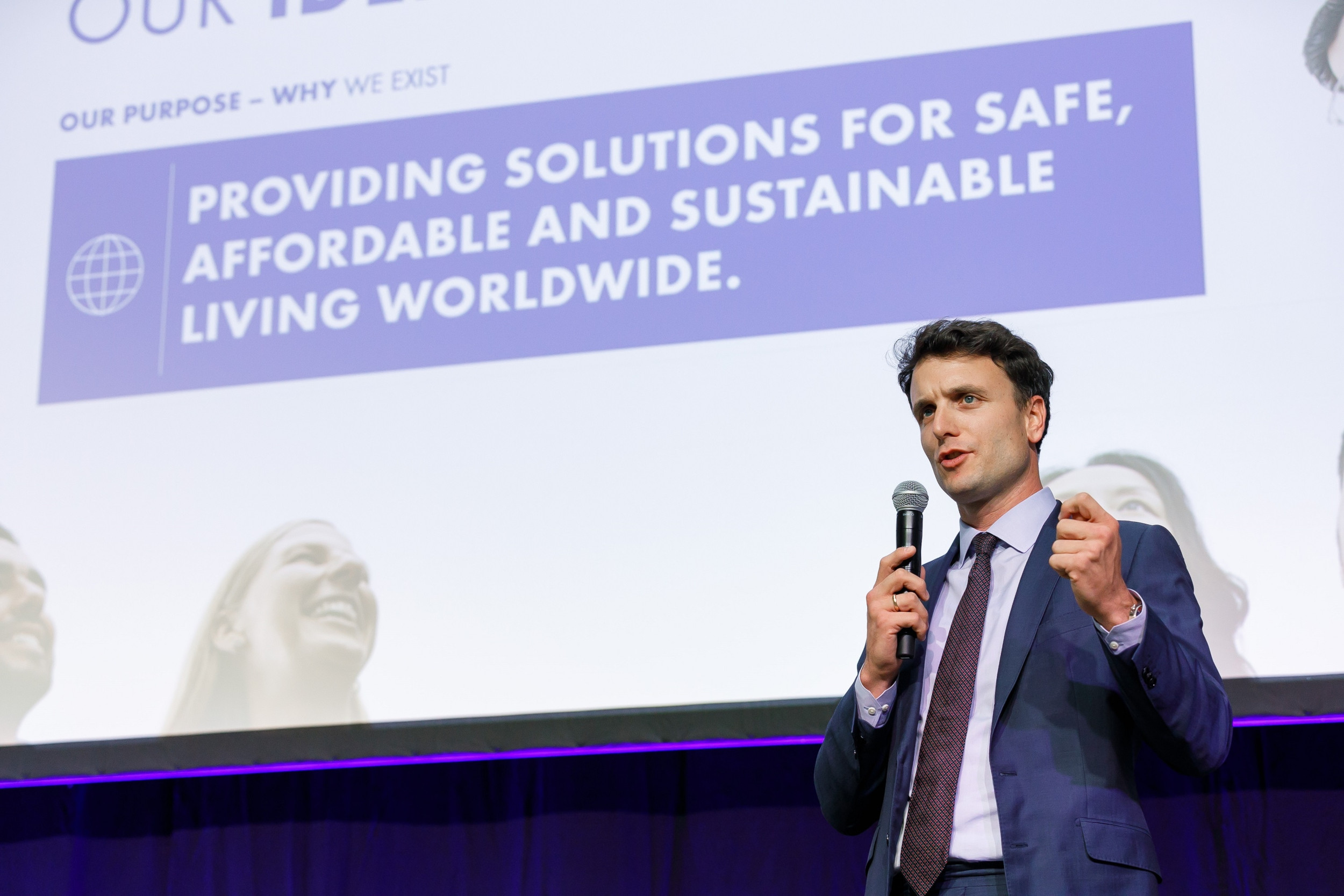 Alpla CEO Philipp Lehner: „Wir realisieren mit Effizienz, Innovationskraft und Recyclingexpertise auch in Krisenzeiten sichere, leistbare und nachhaltige Lösungen aus Kunststoff.“ 