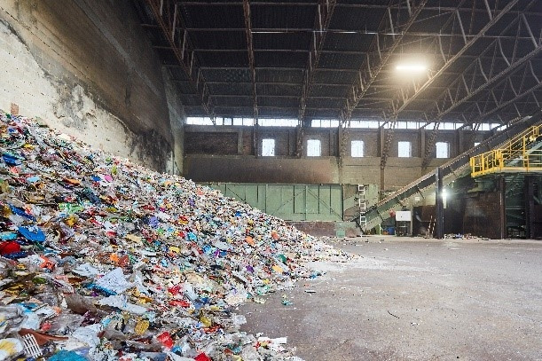 Aus solchem gemischten Kunststoffabfall können moderne Sortieranlagen hochreine Fraktionen für das Recycling erzeugen. 