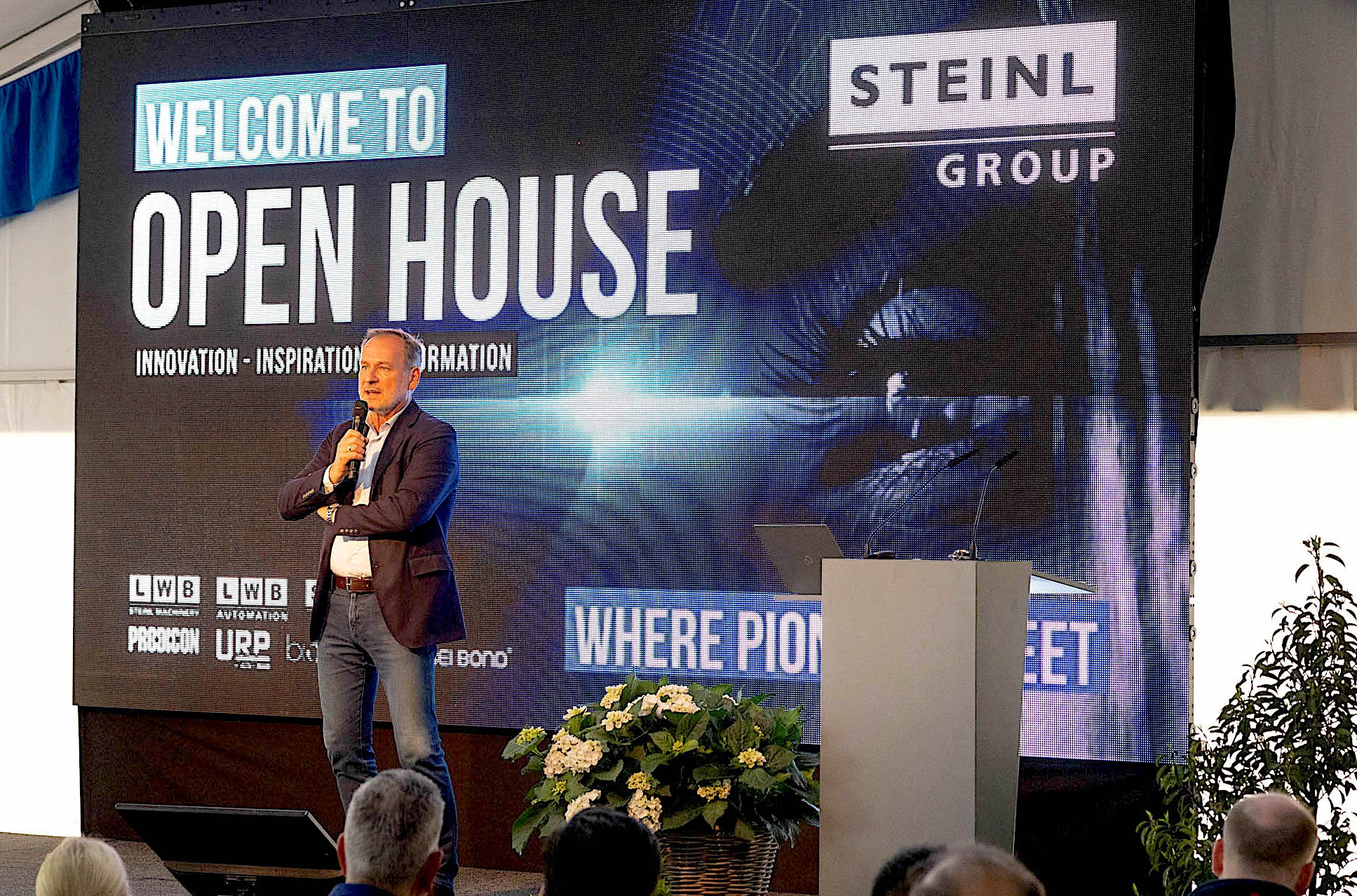 Peter Steinl, geschäftsführender Gesellschafter der Steinl Gruppe, gab in seinem Eröffnungsvortrag beim Symposium des Open Houses einen Überblick über die Entwicklung der Steinl Gruppe.