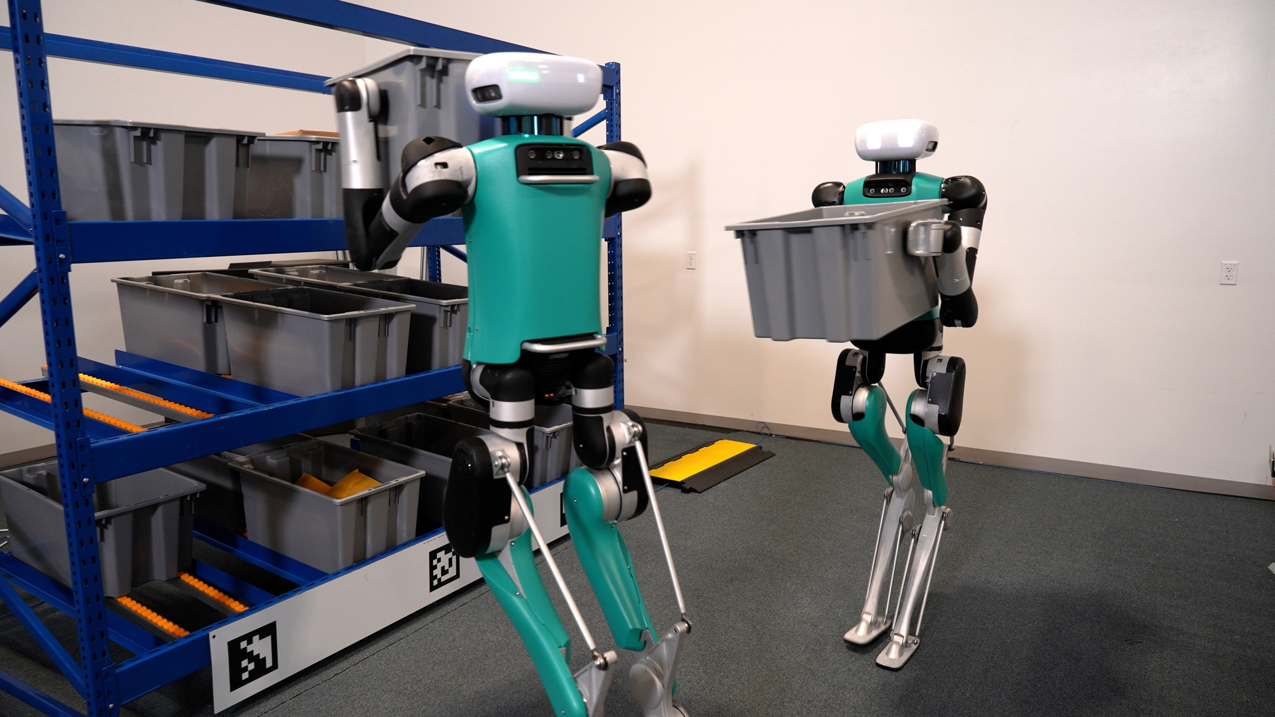 Der zweibeinige humanoide Roboter Digit ist 175 cm groß und wiegt rund 65 kg. Agility Robotics startet bald die Massenproduktion.
