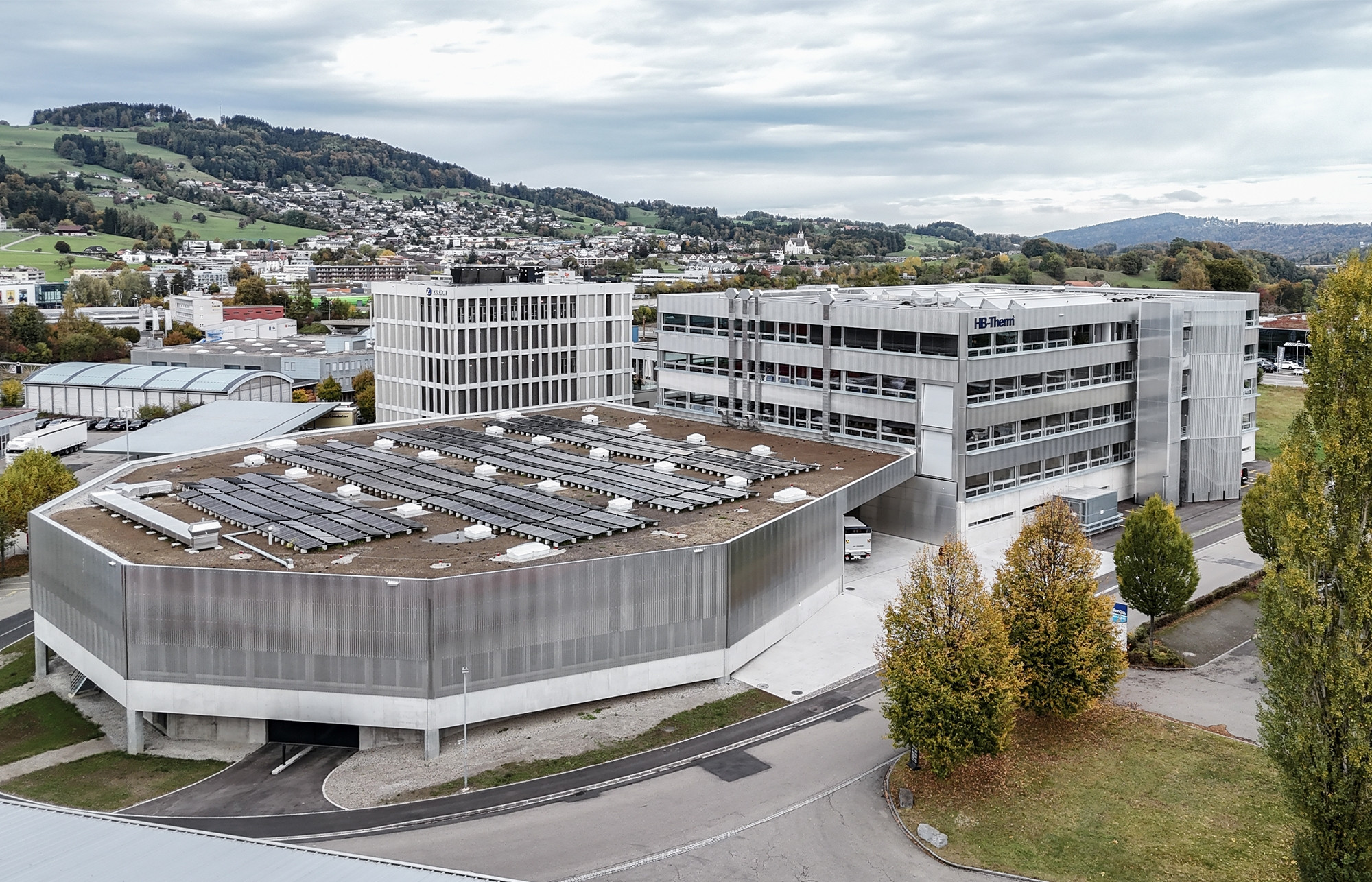 Der vor kurzem bezogene Neubau von HB-Therm an der Piccardstraße im Westen St. Gallens verfügt über ein großzügiges Flächenangebot mit hoher Nachhaltigkeit.